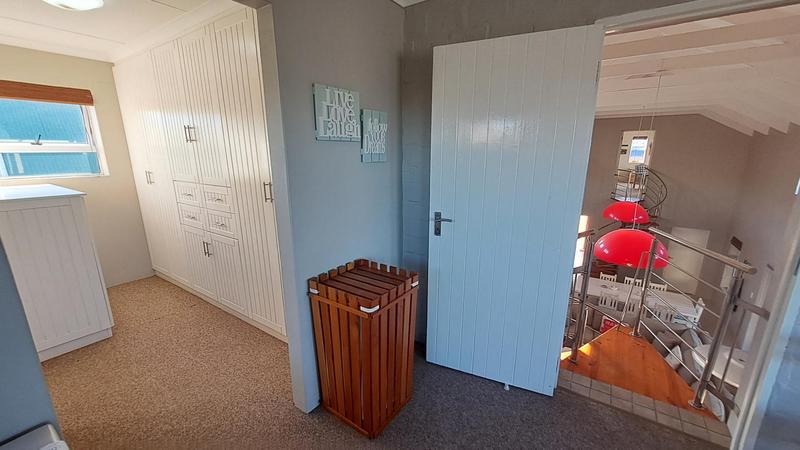 6 Bedroom Property for Sale in Stilbaai Wes Western Cape